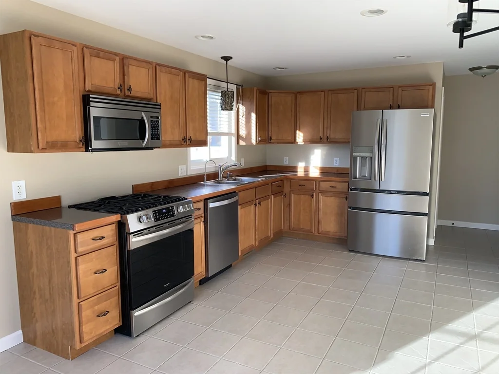 3 bed, 1 bath apartment for rent at 9 Omaha St Unit 9, Fall River — photo 1 of 17