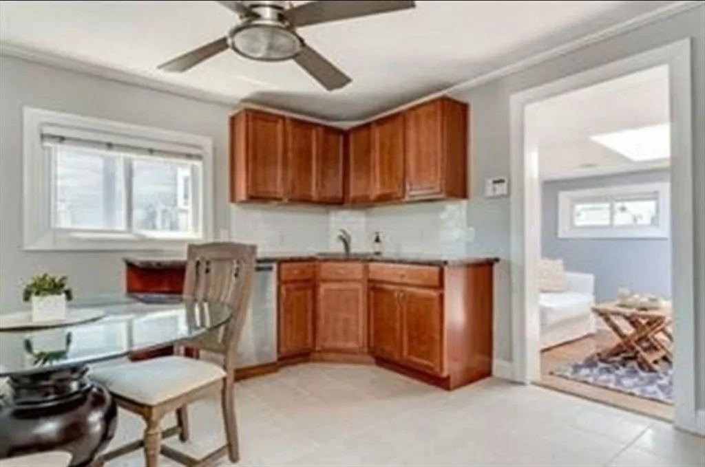 3 bed, 1 bath apartment for rent at 9 P St Unit 3, South Boston — photo 2 of 9