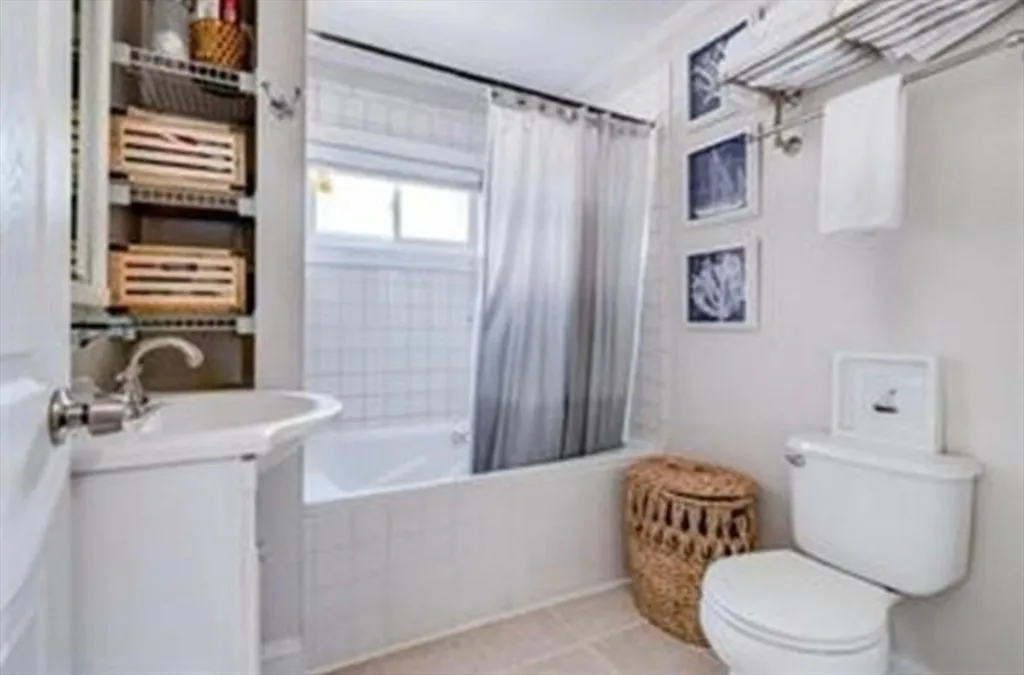 3 bed, 1 bath apartment for rent at 9 P St Unit 3, South Boston — photo 6 of 9
