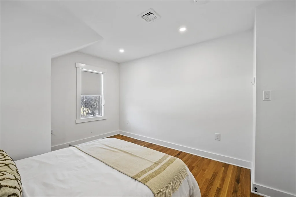 4 bed, 1 bath apartment for rent at 9 Park St, Shrewsbury — photo 26 of 36