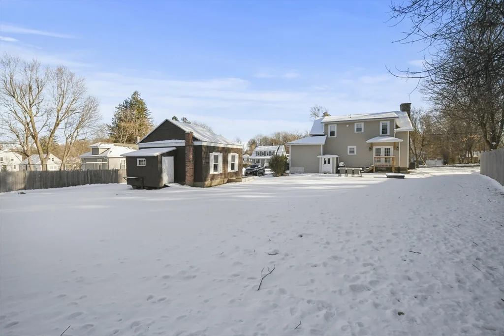4 bed, 1 bath apartment for rent at 9 Park St, Shrewsbury — photo 35 of 36