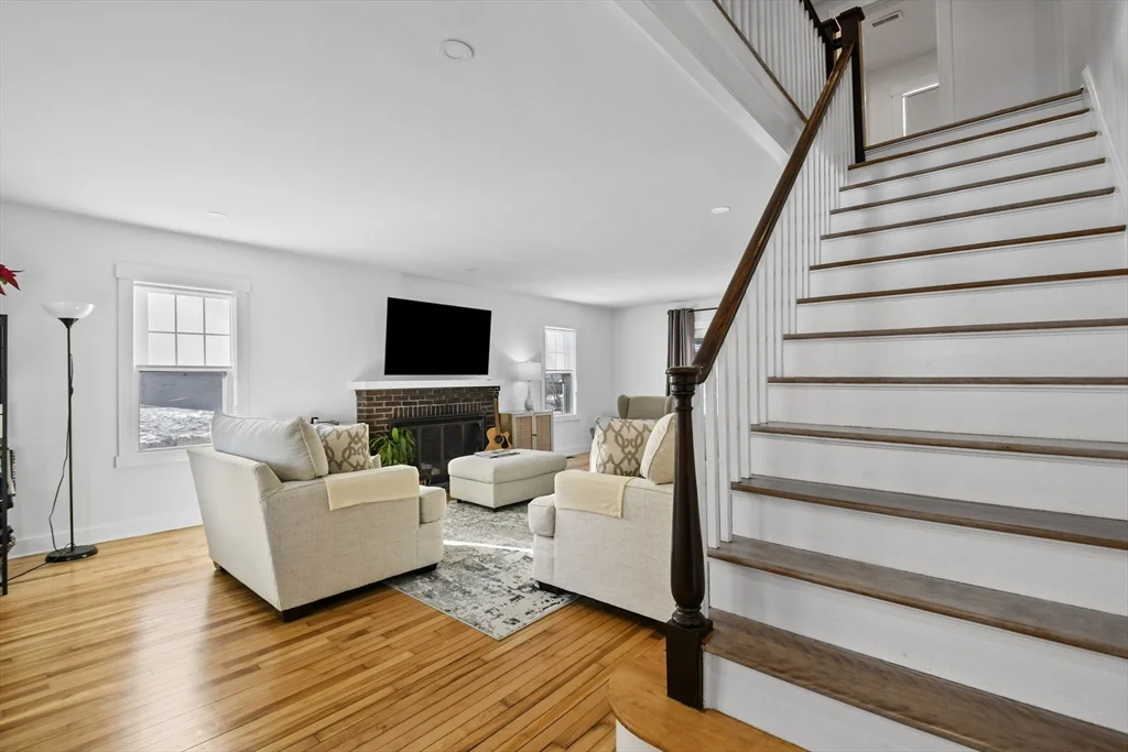 4 bed, 1 bath apartment for rent at 9 Park St, Shrewsbury — photo 4 of 36