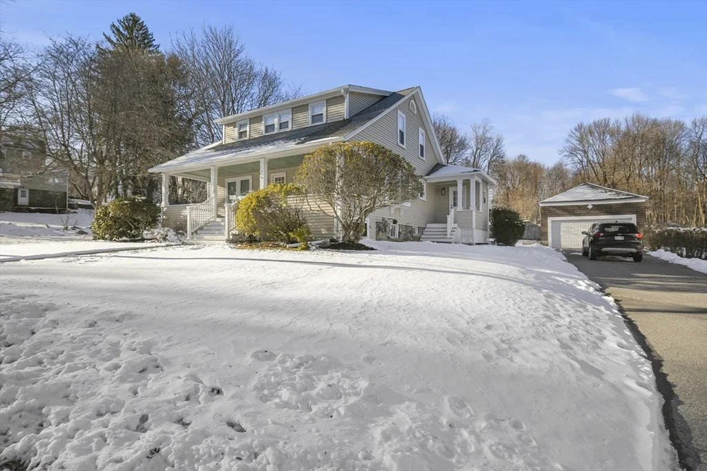 4 bed, 1 bath apartment for rent at 9 Park St, Shrewsbury — photo 2 of 36