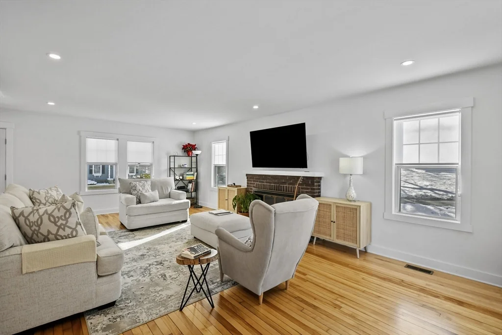 4 bed, 1 bath apartment for rent at 9 Park St, Shrewsbury — photo 6 of 36