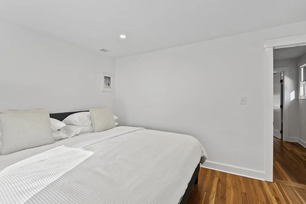 4 bed, 1 bath apartment for rent at 9 Park St, Shrewsbury — photo 18 of 36