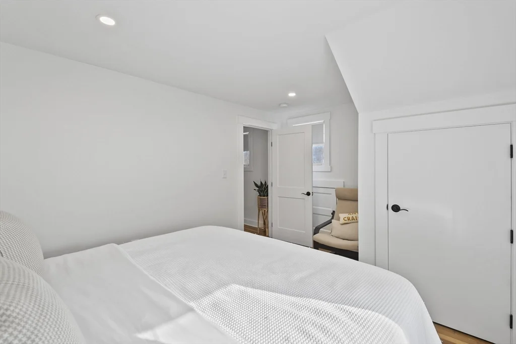 4 bed, 1 bath apartment for rent at 9 Park St, Shrewsbury — photo 19 of 36
