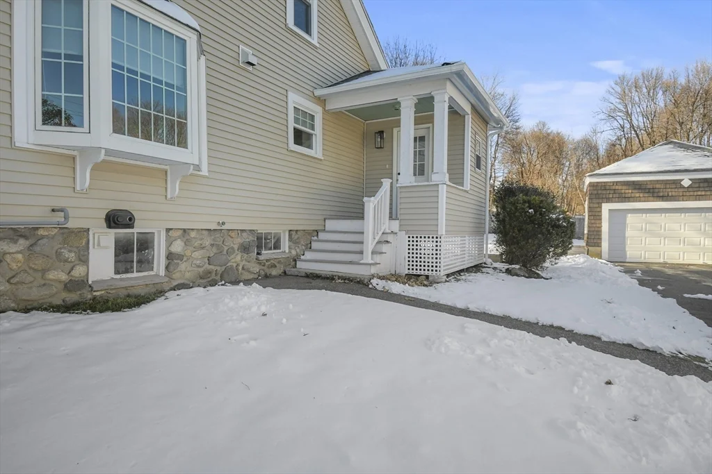 4 bed, 1 bath apartment for rent at 9 Park St, Shrewsbury — photo 31 of 36