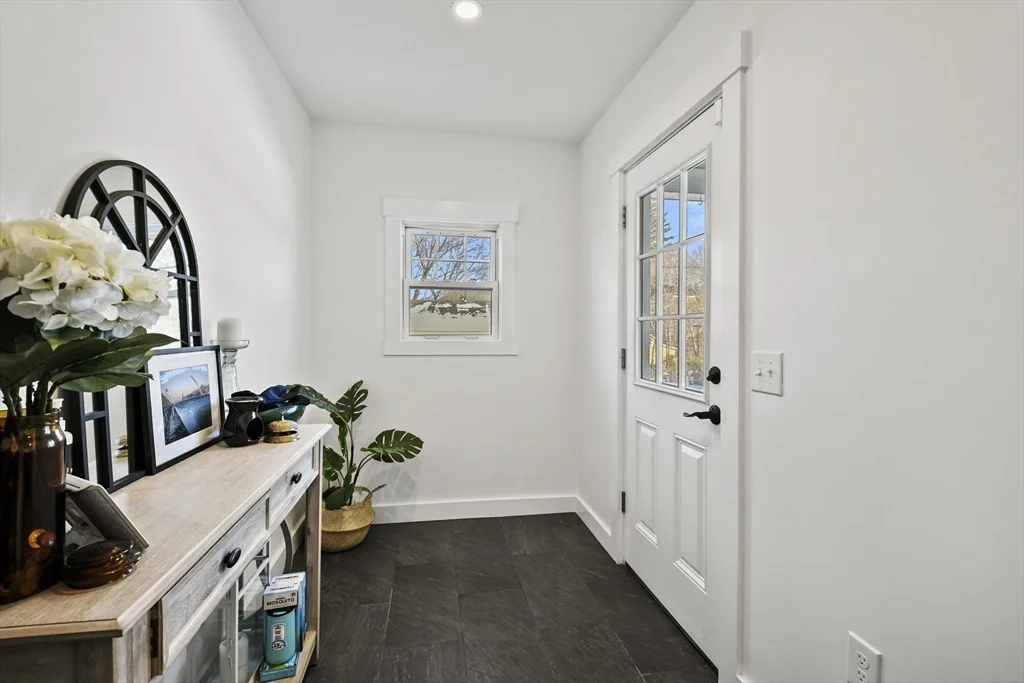 4 bed, 1 bath apartment for rent at 9 Park St, Shrewsbury — photo 16 of 36