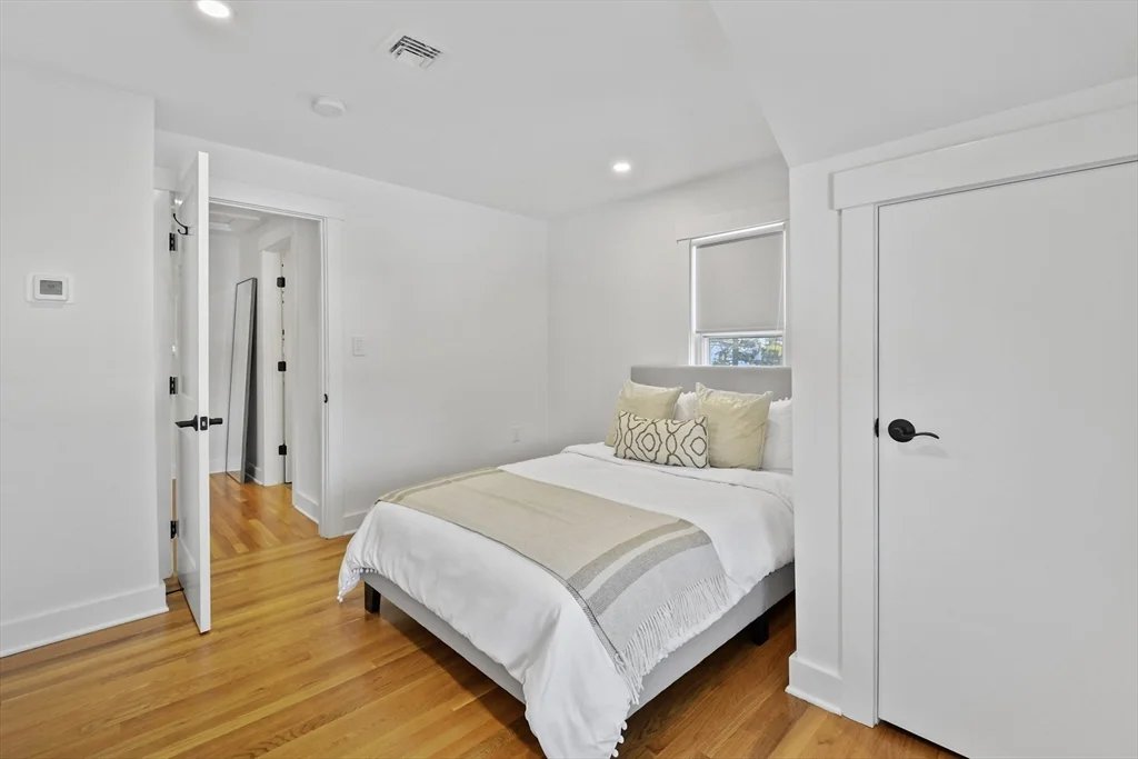 4 bed, 1 bath apartment for rent at 9 Park St, Shrewsbury — photo 27 of 36
