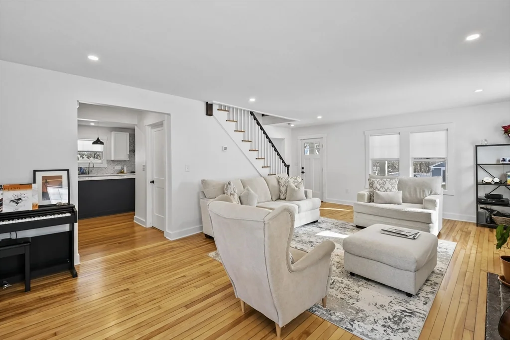 4 bed, 1 bath apartment for rent at 9 Park St, Shrewsbury — photo 8 of 36