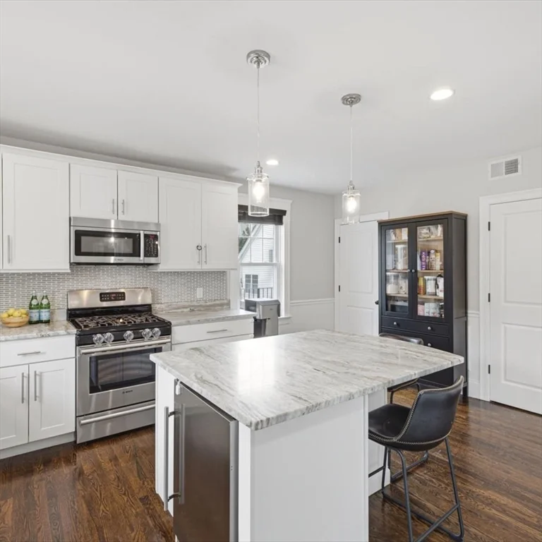 3 bed, 3 bath apartment for rent at 9 Park St Unit 10, Dorchester — photo 5 of 40