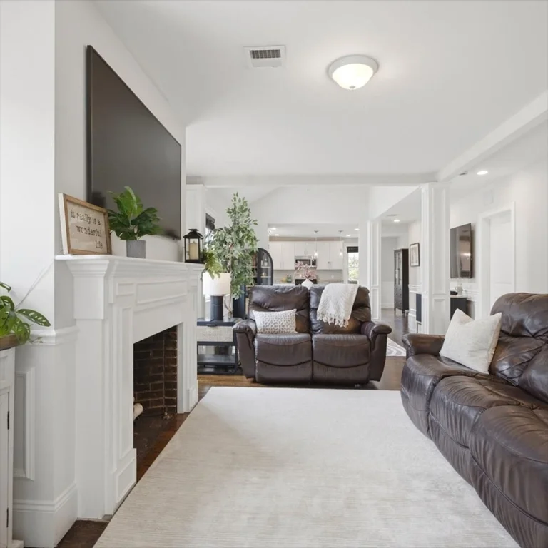 3 bed, 3 bath apartment for rent at 9 Park St Unit 10, Dorchester — photo 17 of 40