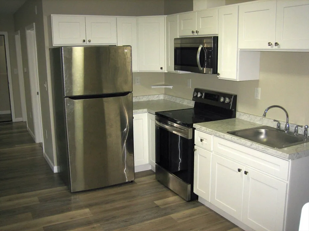 4 bed, 1 bath apartment for rent at 9 Pearl St Unit 2, Ayer — photo 3 of 10
