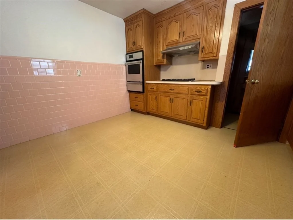 2 bed, 1 bath apartment for rent at 9 Pearl St Unit 9, Belmont — photo 4 of 9