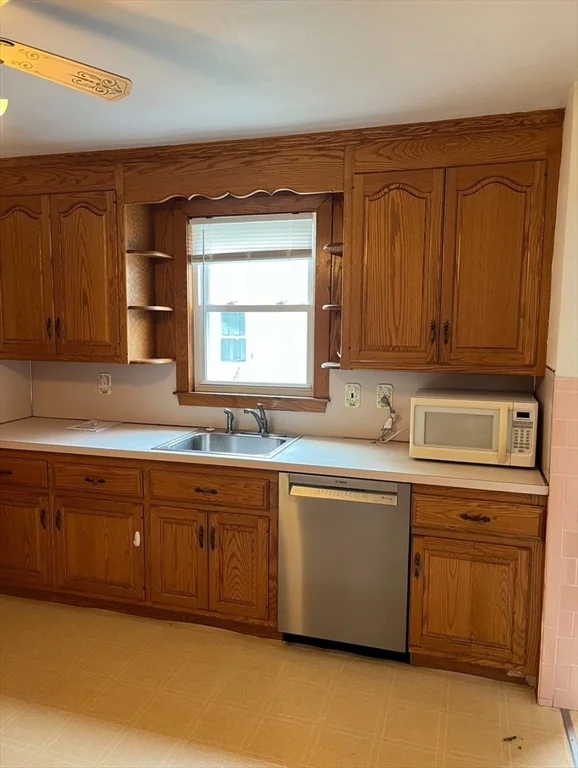 2 bed, 1 bath apartment for rent at 9 Pearl St Unit 9, Belmont — photo 5 of 9