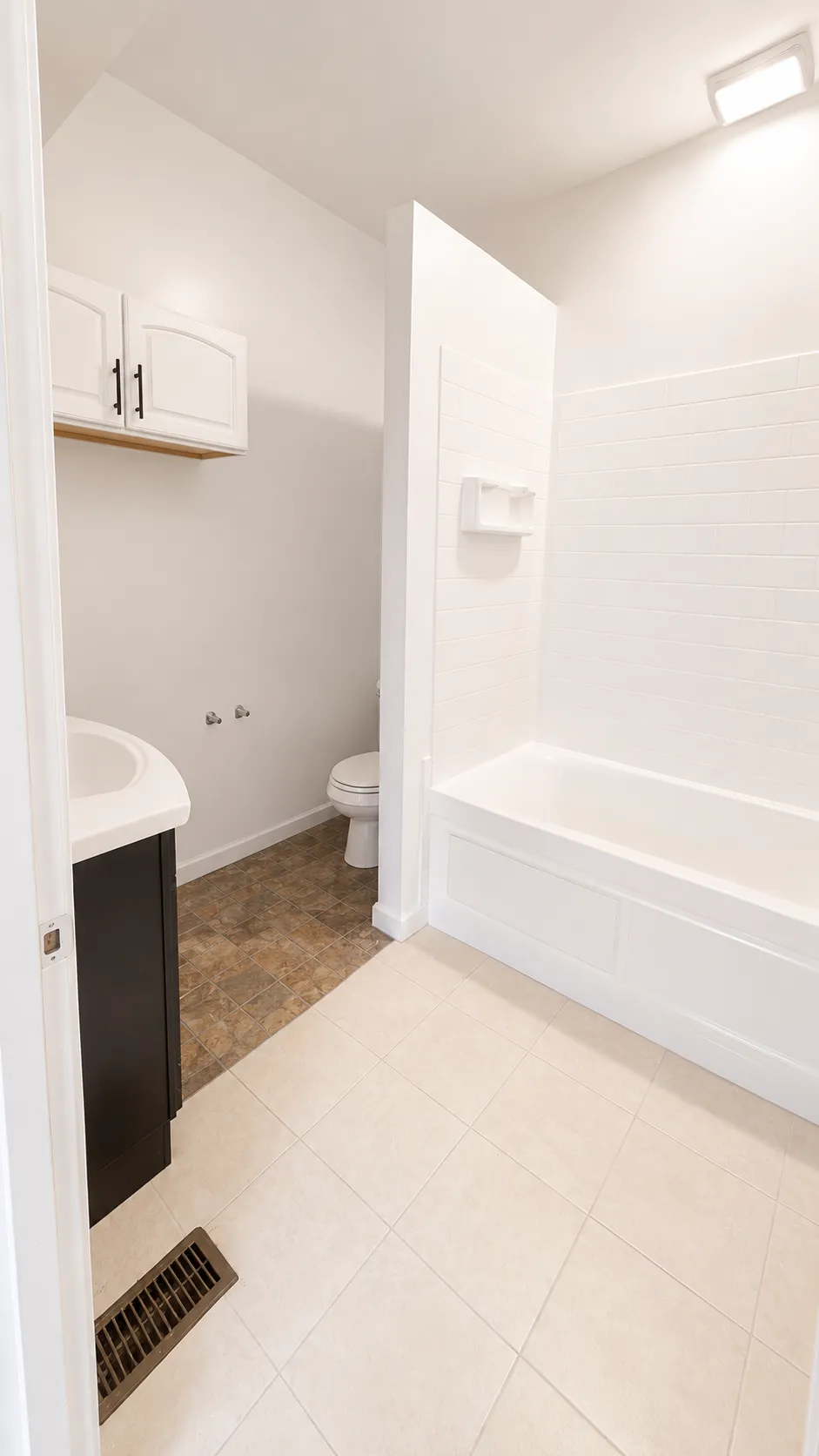 1.5 bed, 1 bath apartment for rent at 9 Pembroke St Unit 1, Chelsea — photo 4 of 6
