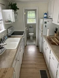 1 bed, 1 bath apartment for rent at 9 Perry Ave Unit 0, Wareham — photo 5 of 12