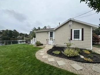 1 bed, 1 bath apartment for rent at 9 Perry Ave Unit 0, Wareham — photo 2 of 12
