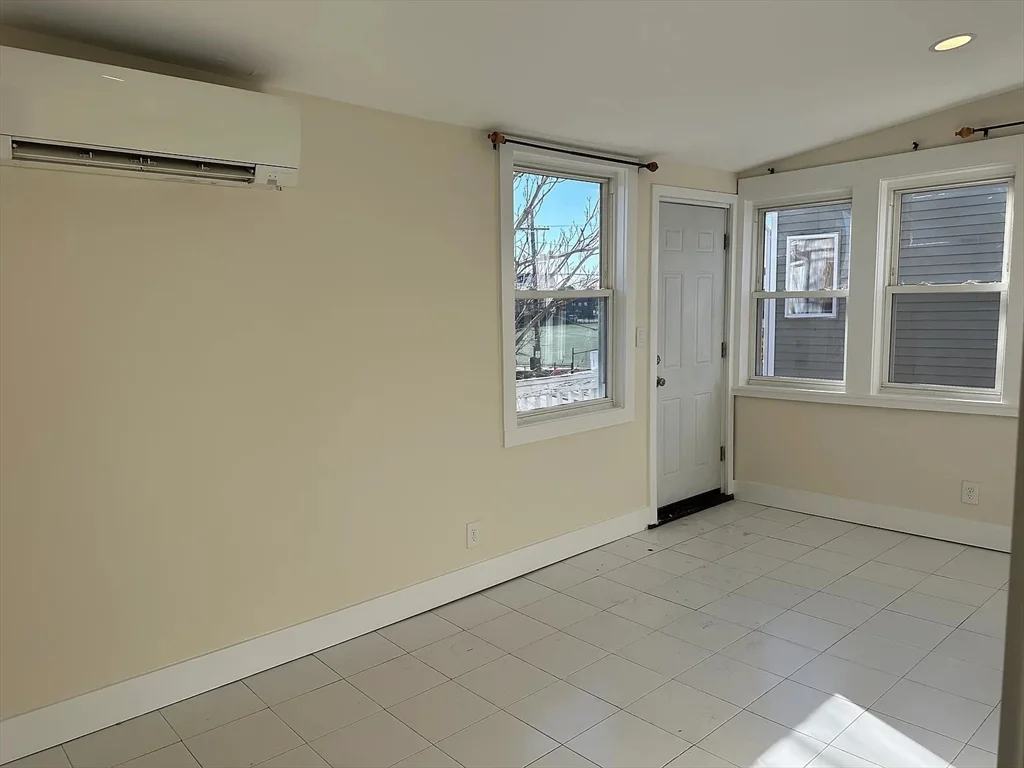 3 bed, 1 bath apartment for rent at 9 Playstead Rd Unit 2, Malden — photo 8 of 21
