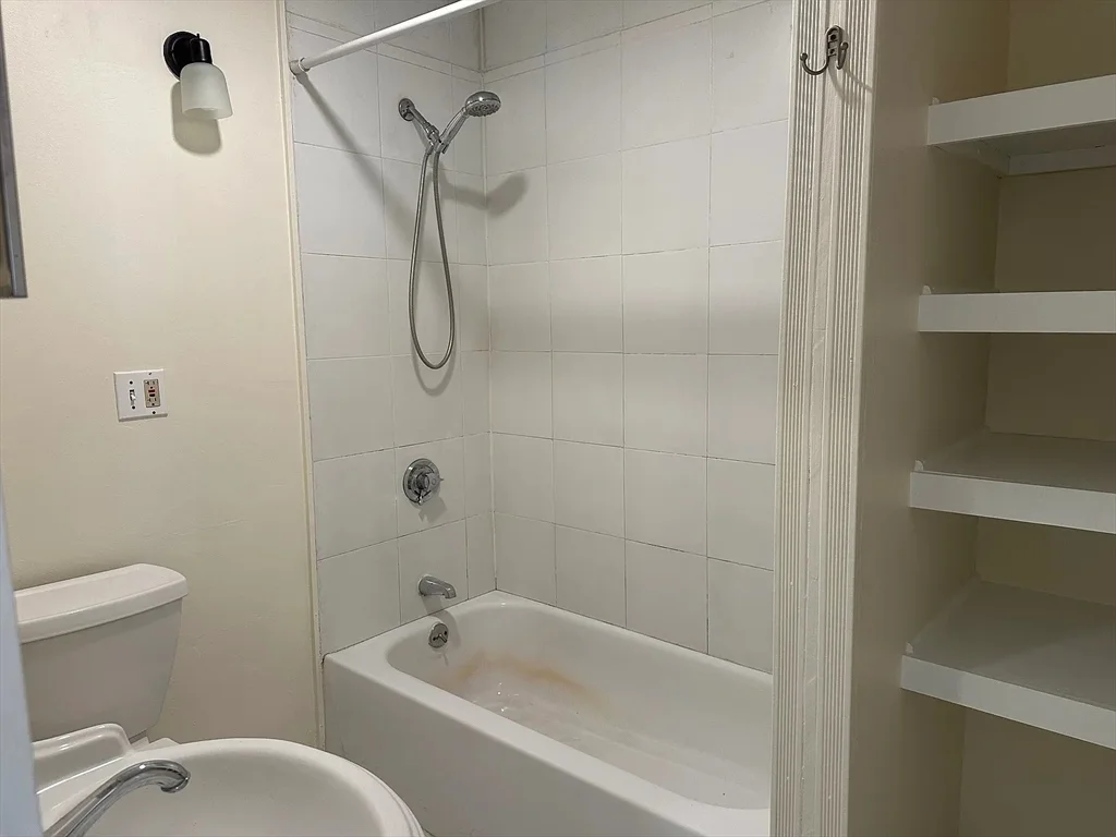 3 bed, 1 bath apartment for rent at 9 Playstead Rd Unit 2, Malden — photo 6 of 21