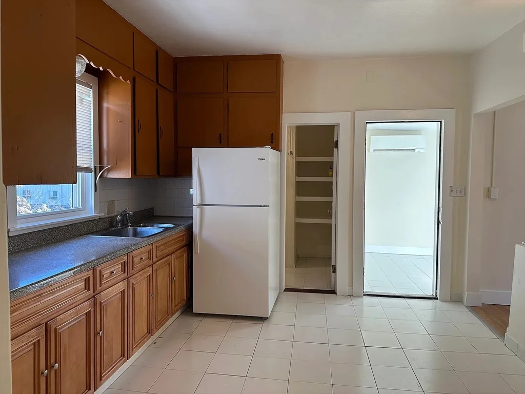 3 bed, 1 bath apartment for rent at 9 Playstead Rd Unit 2, Malden
