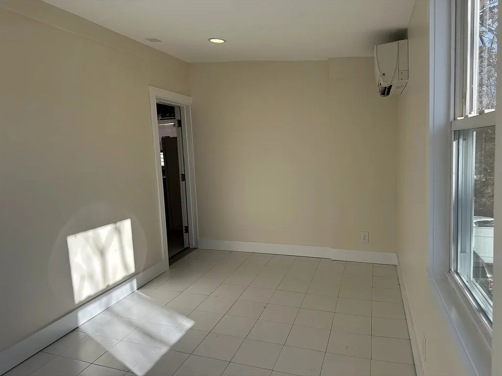 3 bed, 1 bath apartment for rent at 9 Playstead Rd Unit 2, Malden — photo 9 of 21