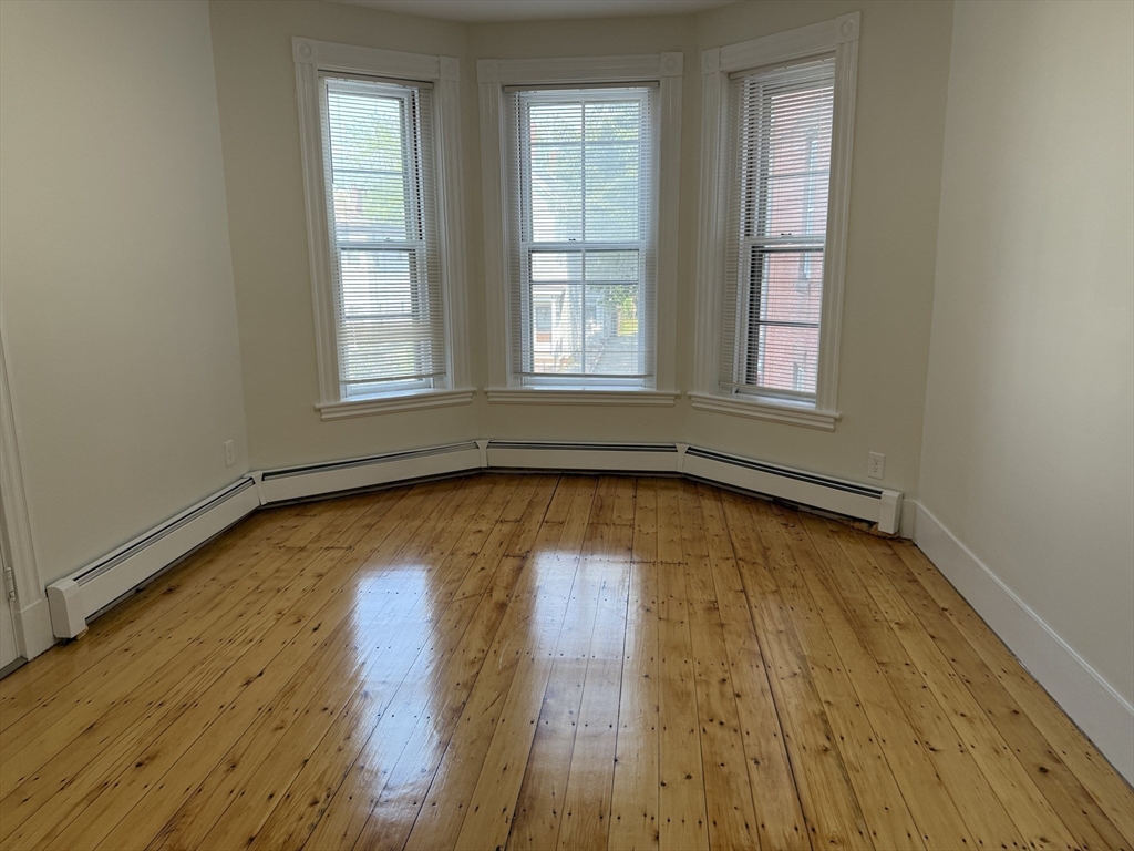 3 bed, 1 bath apartment for rent at 9 Putnam St Unit 2L, Prospect Hill — photo 4 of 8