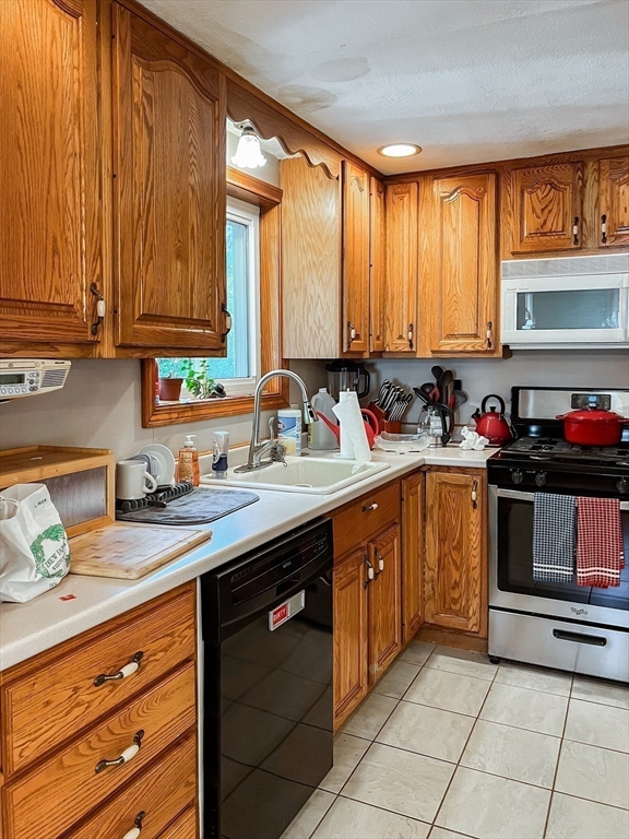 3 bed, 1 bath apartment for rent at 9 Putney Circle Unit 9, Billerica — photo 8 of 23