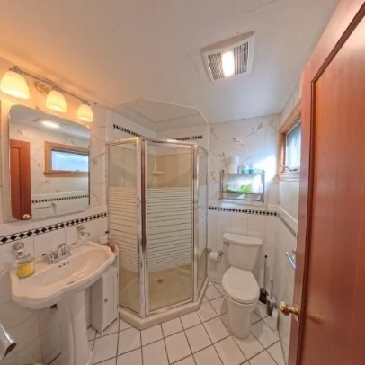 4 bed, 2 bath apartment for rent at 9 Raymond St Unit 1, Allston — photo 16 of 17
