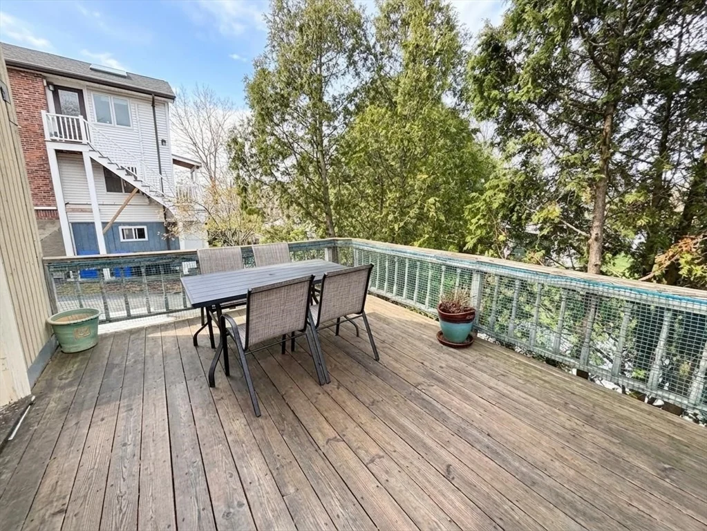 3 bed, 2 bath apartment for rent at 9 Reservoir Rd Unit 2, Chestnut Hill — photo 12 of 12
