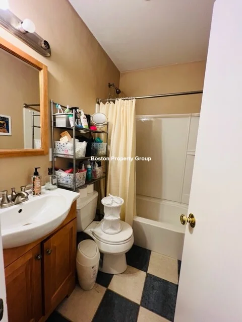 2 bed, 1.5 bath apartment for rent at 9 Rice St Unit 5, Brookline — photo 5 of 9