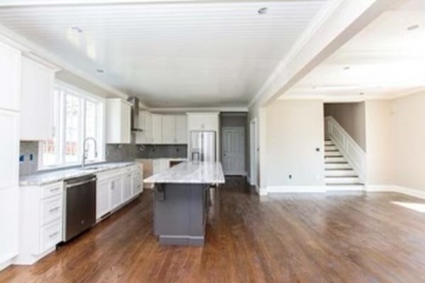 4 bed, 3 bath apartment for rent at 9 Ridgeway Ave, Needham — photo 4 of 16