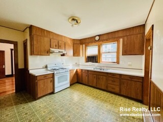 3 bed, 1 bath apartment for rent at 9 Roberts Rd Unit 2, Mid Cambridge — photo 5 of 11