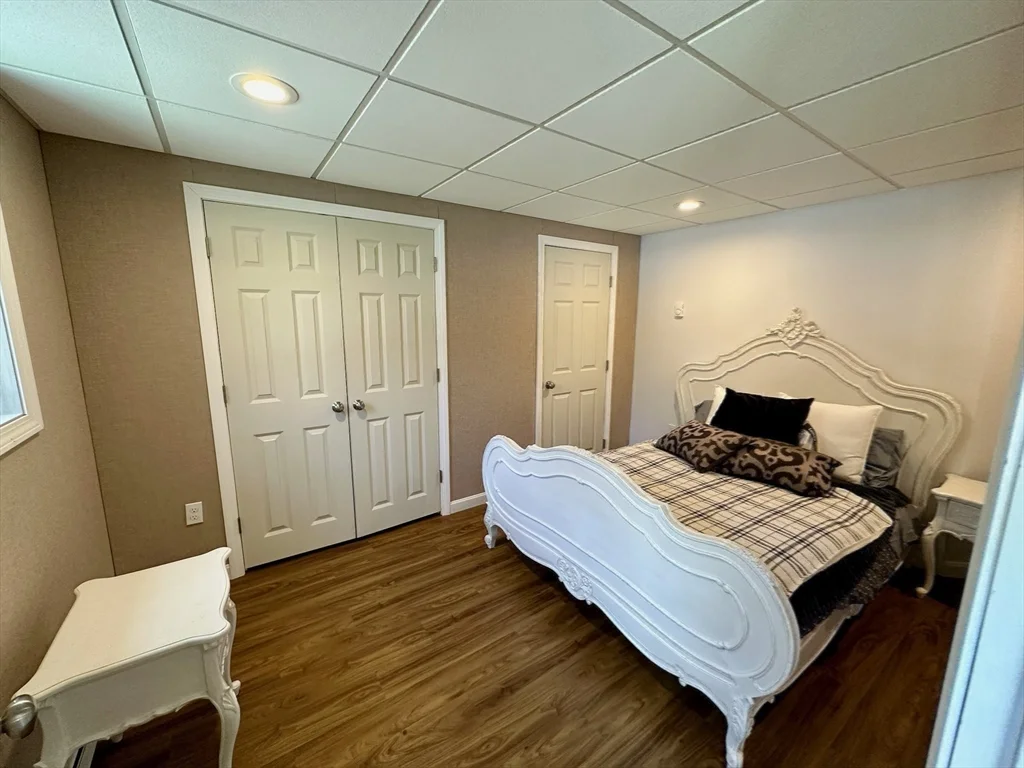 4 bed, 3 bath apartment for rent at 9 Rosegate Rd Unit 9, Needham — photo 17 of 22