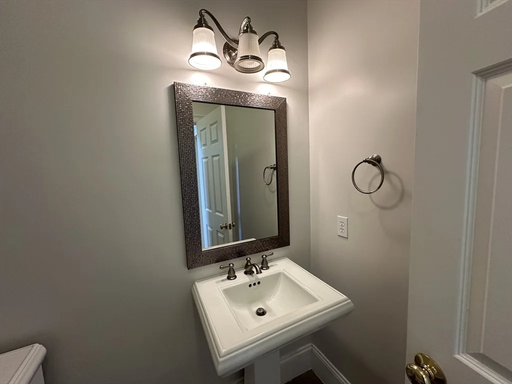 4 bed, 3 bath apartment for rent at 9 Rosegate Rd Unit 9, Needham — photo 12 of 22