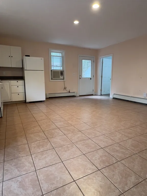 2 bed, 1 bath apartment for rent at 9 Russell Holmes Way Unit 2, Carver — photo 3 of 9