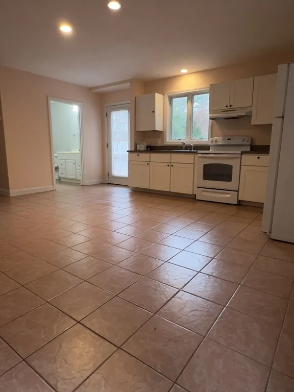 2 bed, 1 bath apartment for rent at 9 Russell Holmes Way Unit 2, Carver — photo 1 of 9