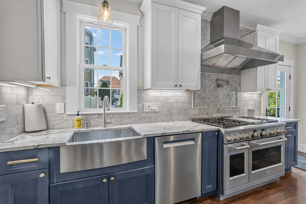 3 bed, 2 bath apartment for rent at 9 S Munroe Terr Unit 9, Dorchester — photo 2 of 25