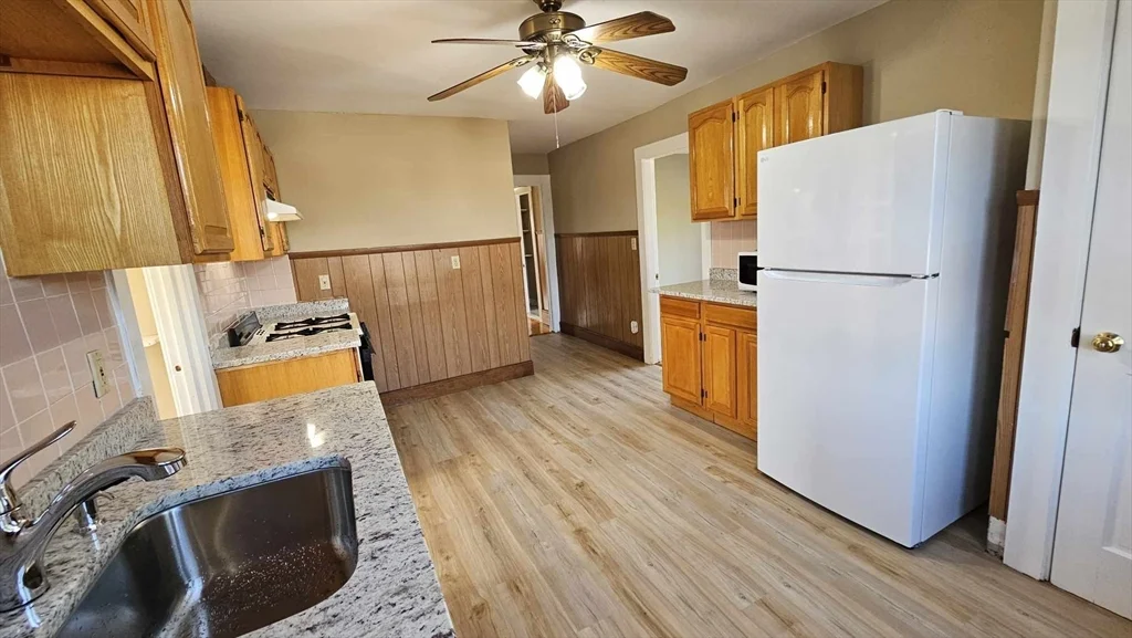 3 bed, 1 bath apartment for rent at 9 Sanger St Unit 3, Medford — photo 3 of 15