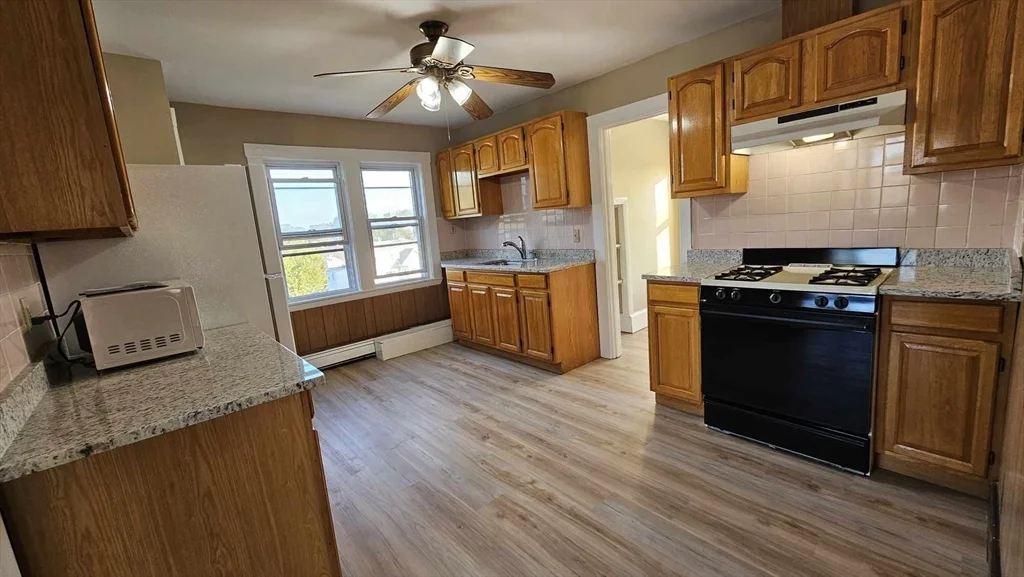 3 bed, 1 bath apartment for rent at 9 Sanger St Unit 3, Medford — photo 4 of 15