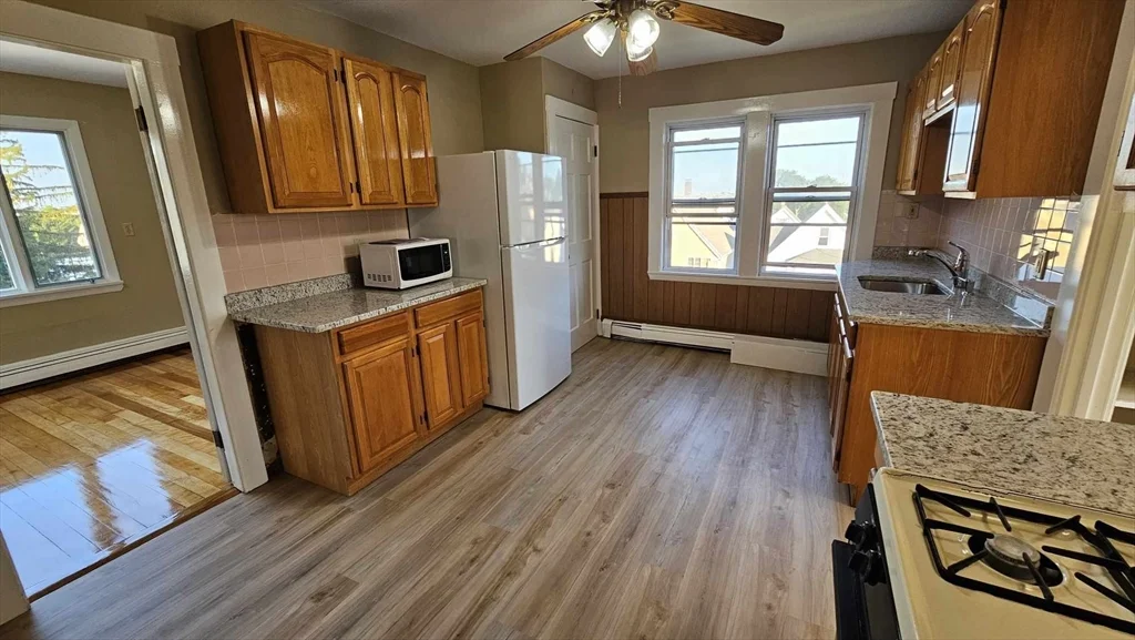 3 bed, 1 bath apartment for rent at 9 Sanger St Unit 3, Medford — photo 2 of 15