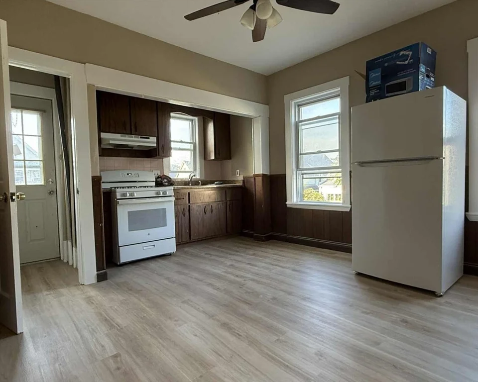 3 bed, 1 bath apartment for rent at 9 Sanger Unit 1, Medford — photo 3 of 11