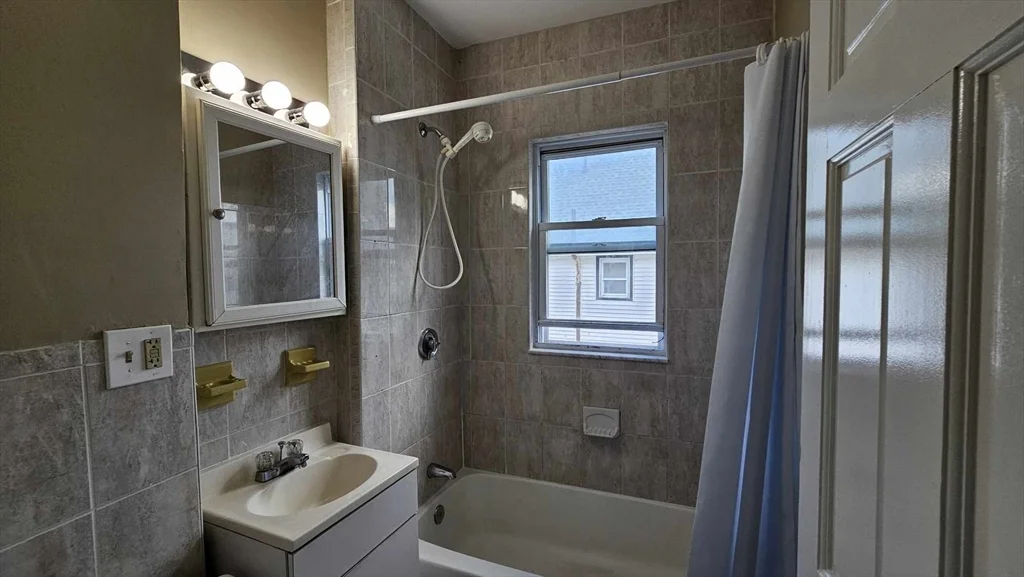4 bed, 1 bath apartment for rent at 9 Sanger Unit 2, Medford — photo 7 of 11