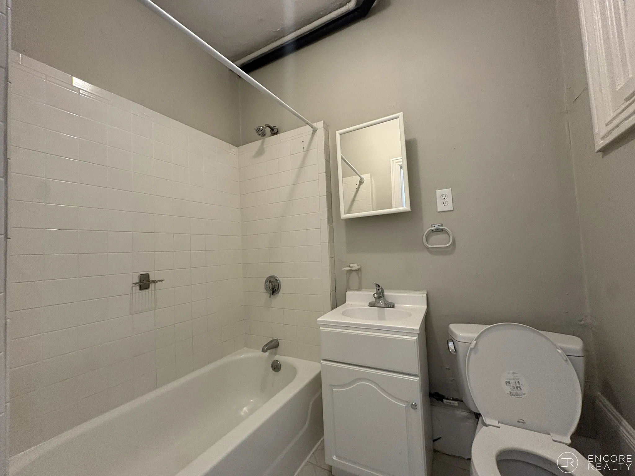Studio bed, 1 bath apartment for rent at 9 Sewall Ave Unit 1, Coolidge Corner — photo 6 of 7