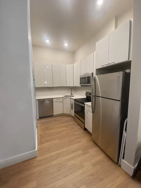 Studio bed, 1 bath apartment for rent at 9 Sewall Ave Unit 102, Coolidge Corner — photo 5 of 7