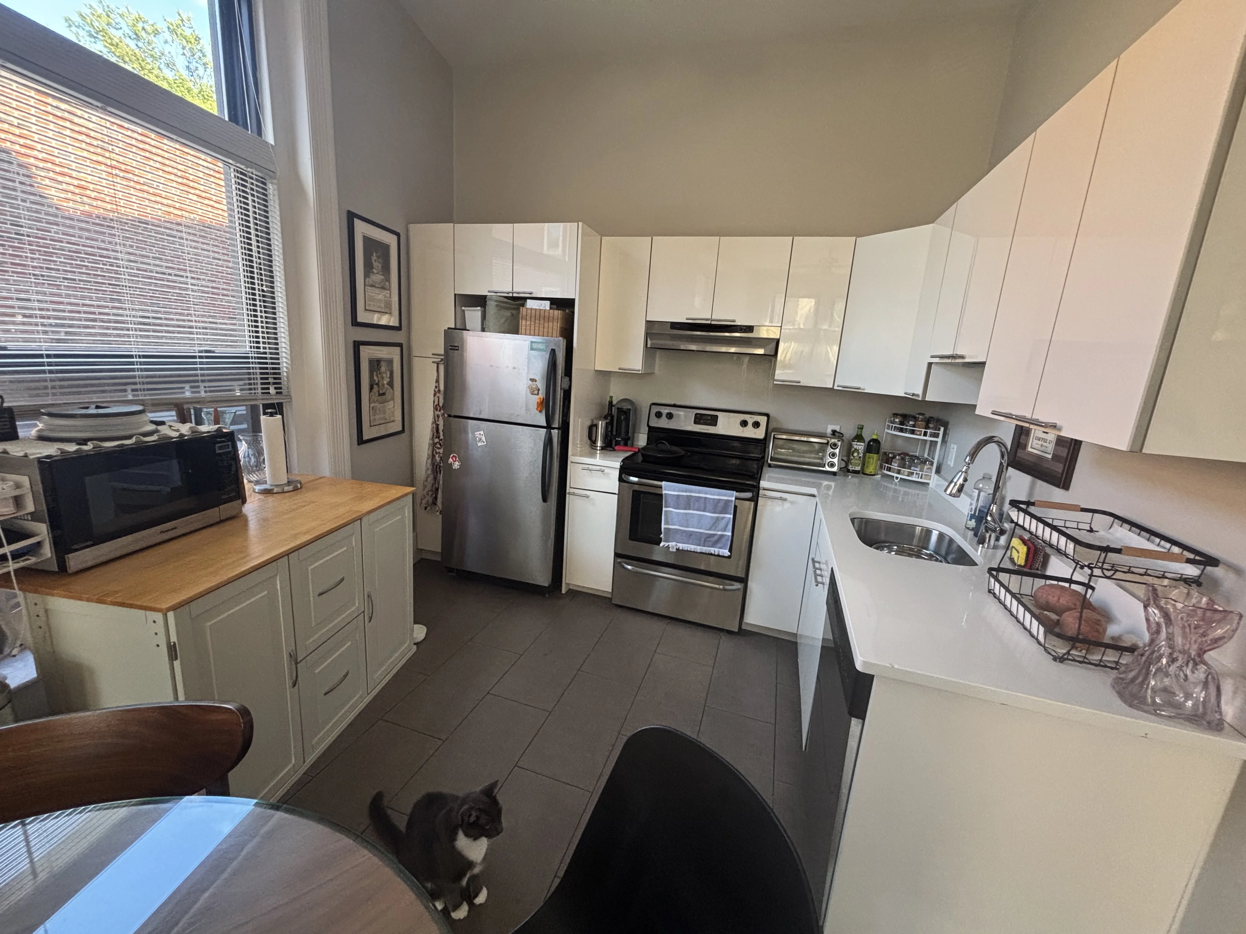 1 bed, 1 bath apartment for rent at 9 Sewall Ave Unit 14, Coolidge Corner