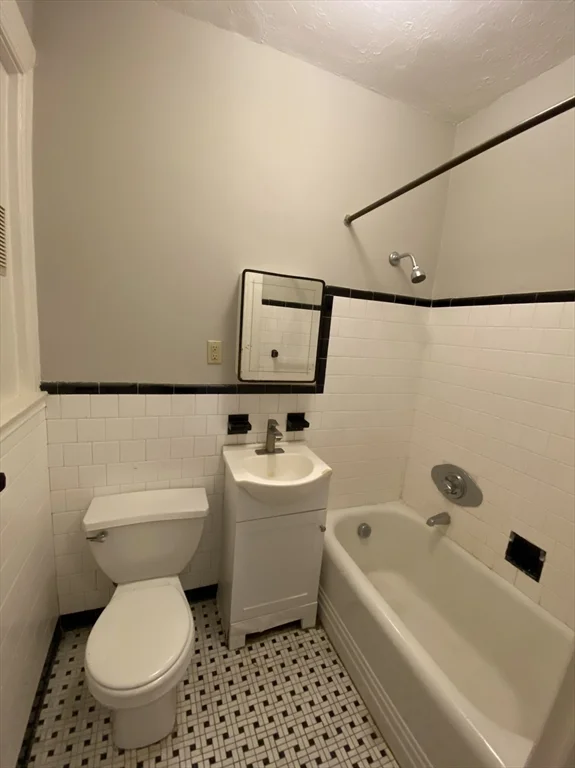 Studio bed, 1 bath apartment for rent at 9 Sewall Ave Unit 312, Coolidge Corner — photo 4 of 10