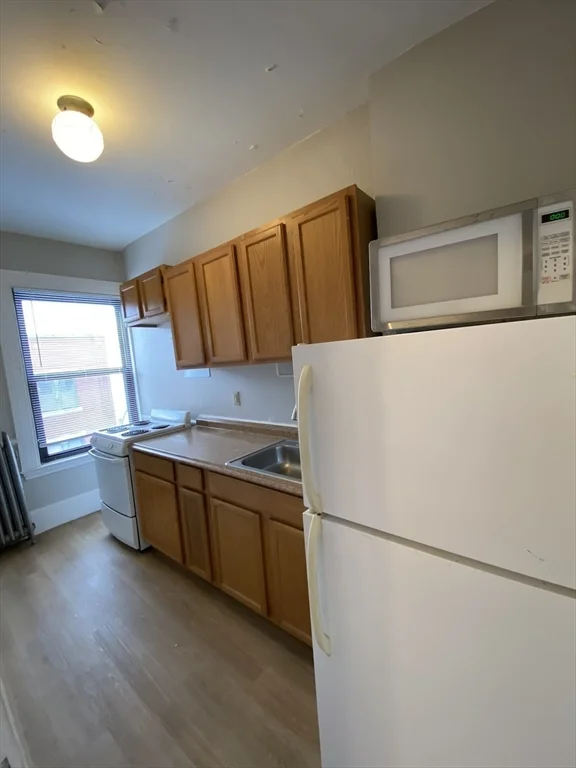 Studio bed, 1 bath apartment for rent at 9 Sewall Ave Unit 312, Coolidge Corner — photo 6 of 10