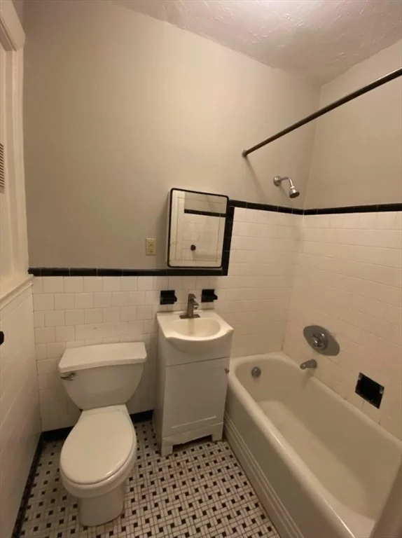 Studio bed, 1 bath apartment for rent at 9 Sewall Ave Unit 312, Coolidge Corner — photo 7 of 9
