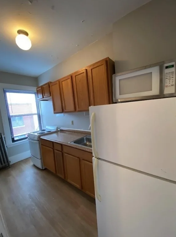 Studio bed, 1 bath apartment for rent at 9 Sewall Ave Unit 312, Coolidge Corner — photo 8 of 9